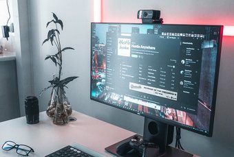 Top 5 Inexpensive Business Monitors You Can Buy