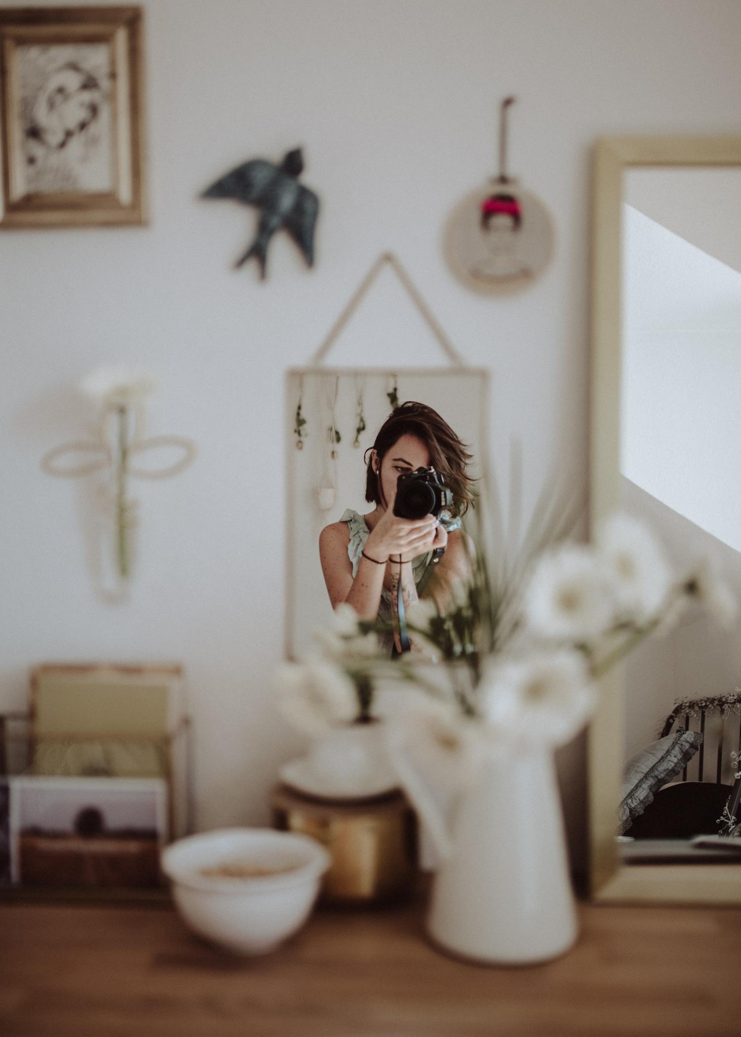female mirror camera