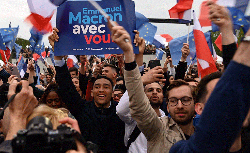 Macron contains the extreme right in France