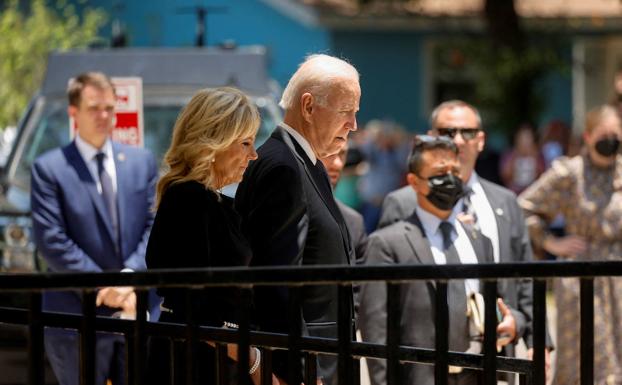 President Joe Biden and his wife, this Sunday in Uvalde (Texas) to remember the victims of the child massacre. / J.  ernst / Reuters
