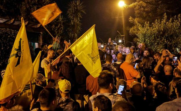 Hezbollah supporters listen to the assessments of former minister Gibran Bassil after the Lebanese legislative elections./AFP