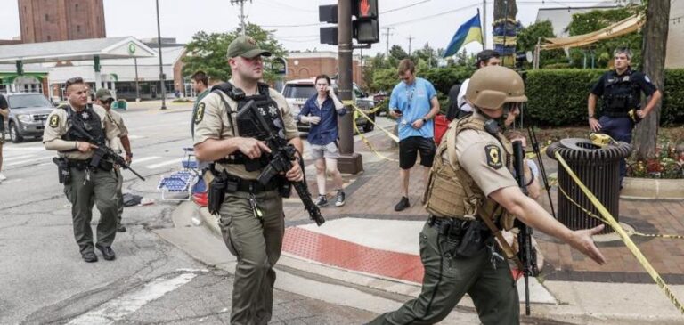 A sniper kills six people at an Independence Day parade in Illinois